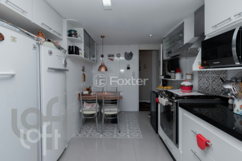 Image 21 - 330524