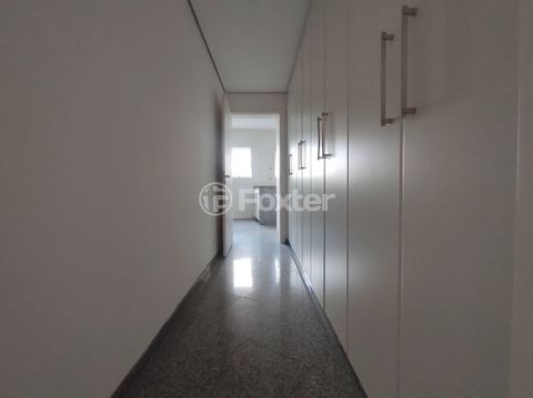 Image 25 - 332945