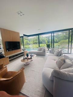 Image 37 - 366525