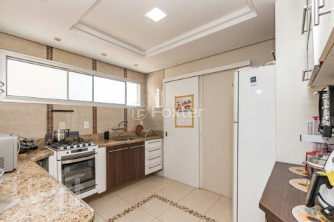 Image 29 - 370937