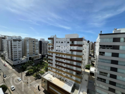 Image 21 - 372826
