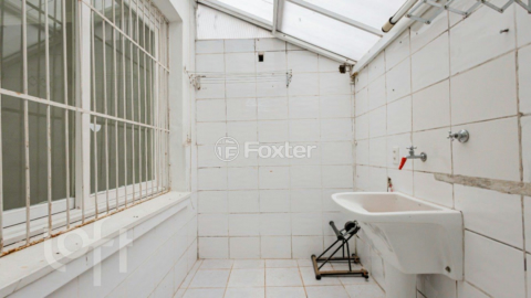 Image 25 - 379420