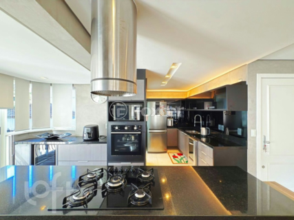 Image 19 - 425846