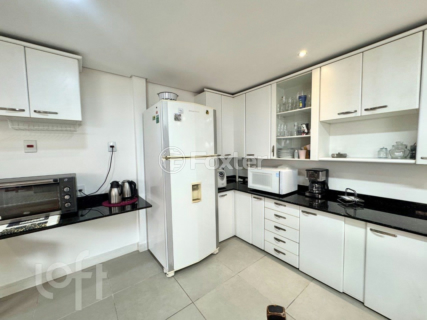 Image 35 - 447649