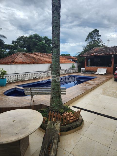 Image 23 - 587185