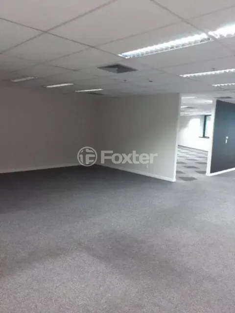 Image 32 - 646136