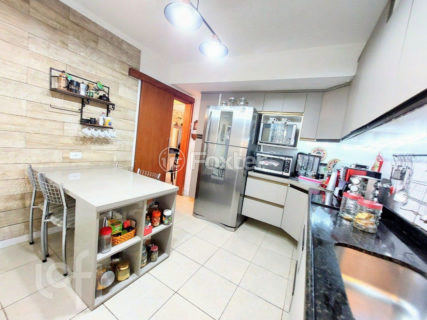 Image 3 - 647885