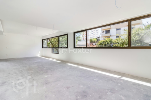 Image 3 - 654743