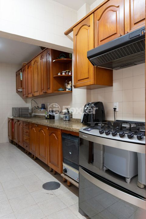 Image 33 - 657696