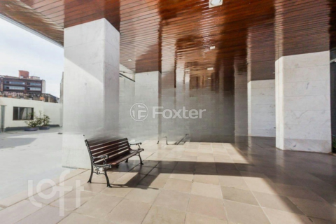 Image 21 - 679888