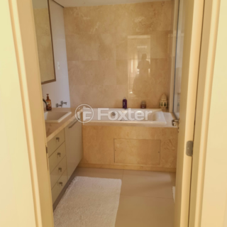 Image 38 - 682779