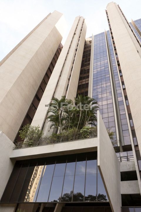 Image 32 - 702852