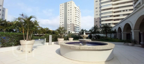 Image 33 - 703951