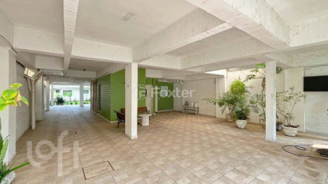 Image 44 - 704049