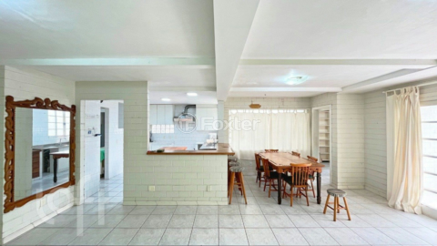 Image 61 - 704052