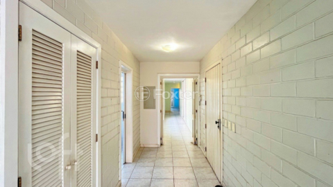 Image 33 - 704052