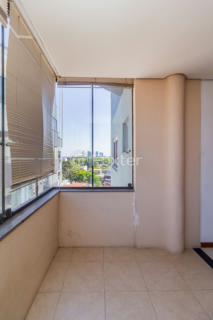 Image 34 - 732932