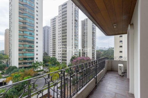 Image 22 - 736740