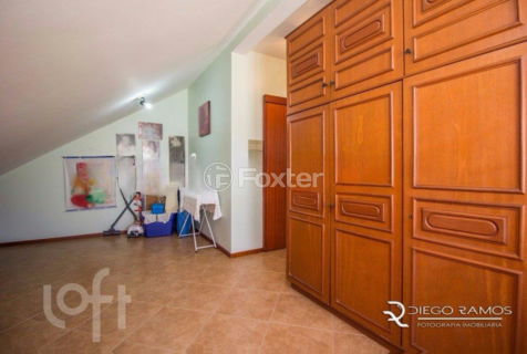 Image 47 - 737130