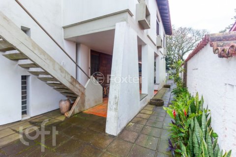 Image 32 - 737327