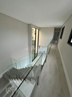 Image 20 - 737533