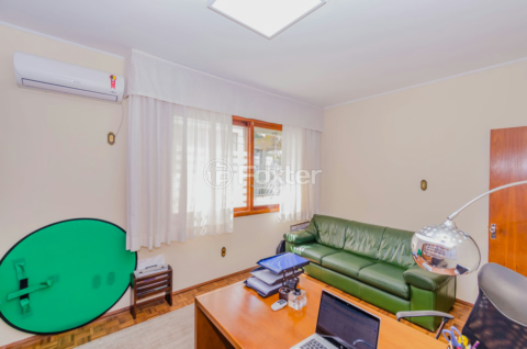 Image 37 - 748111