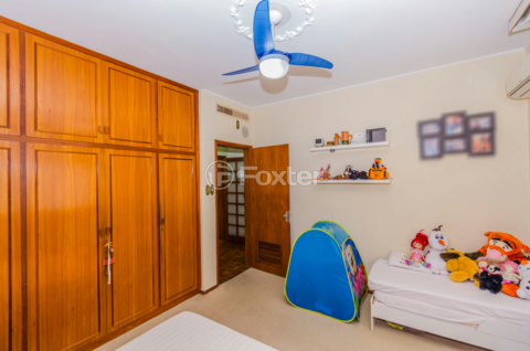 Image 43 - 748111