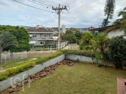 Image 30 - 748553