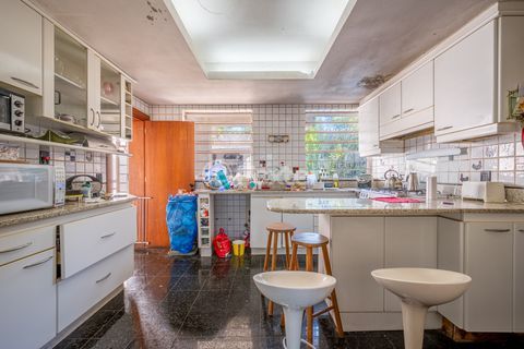 Image 30 - 749589