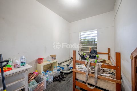 Image 32 - 749589