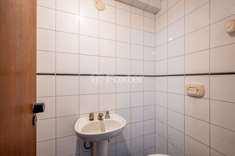 Image 33 - 749589