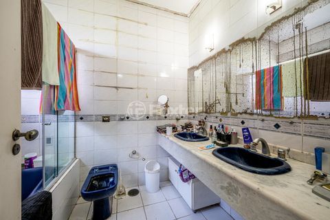 Image 21 - 749589