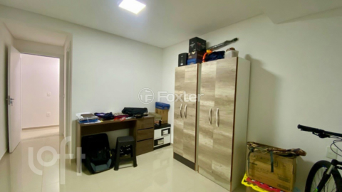 Image 30 - 758258
