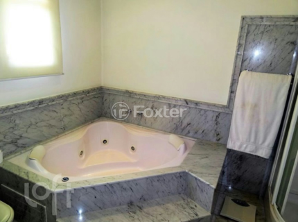 Image 29 - 809682
