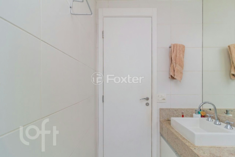 Image 32 - 809744