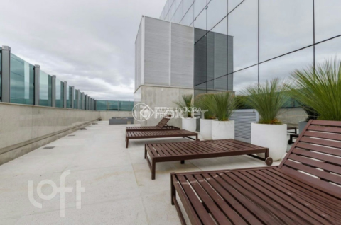Image 24 - 810617