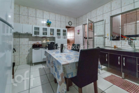 Image 3 - 811046