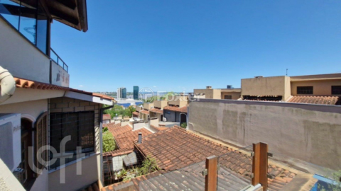 Image 33 - 811140