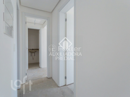 Image 33 - 811552