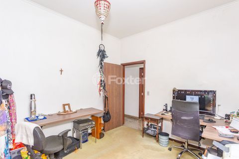 Image 36 - 812300