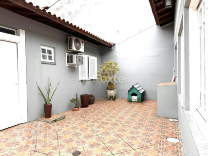 Image 21 - 813582