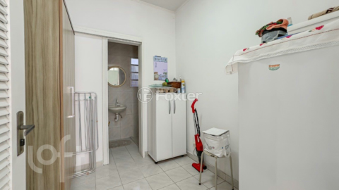 Image 34 - 813750