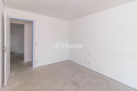 Image 32 - 818393