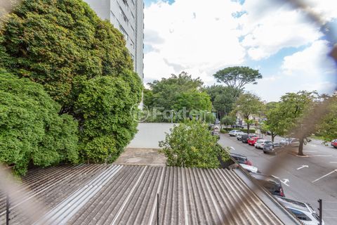 Image 29 - 819380