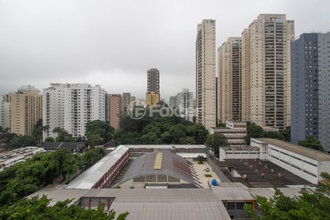 Image 37 - 819609