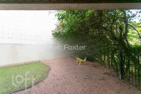 Image 42 - 821102