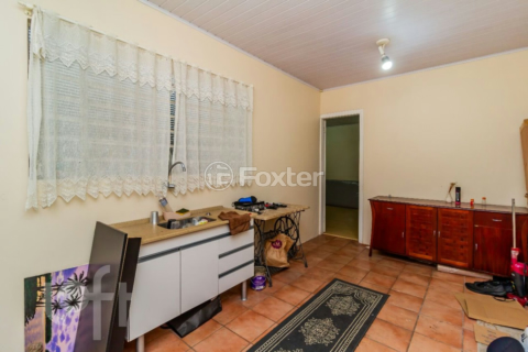 Image 35 - 821358