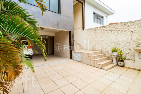Image 32 - 825257