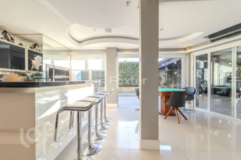 Image 22 - 826250