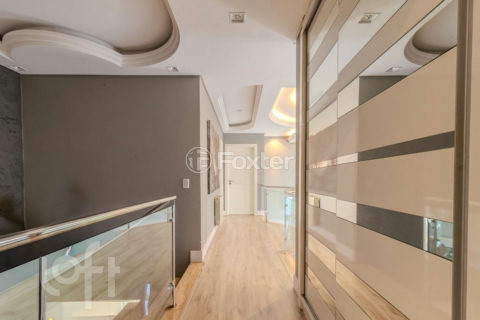 Image 38 - 826250